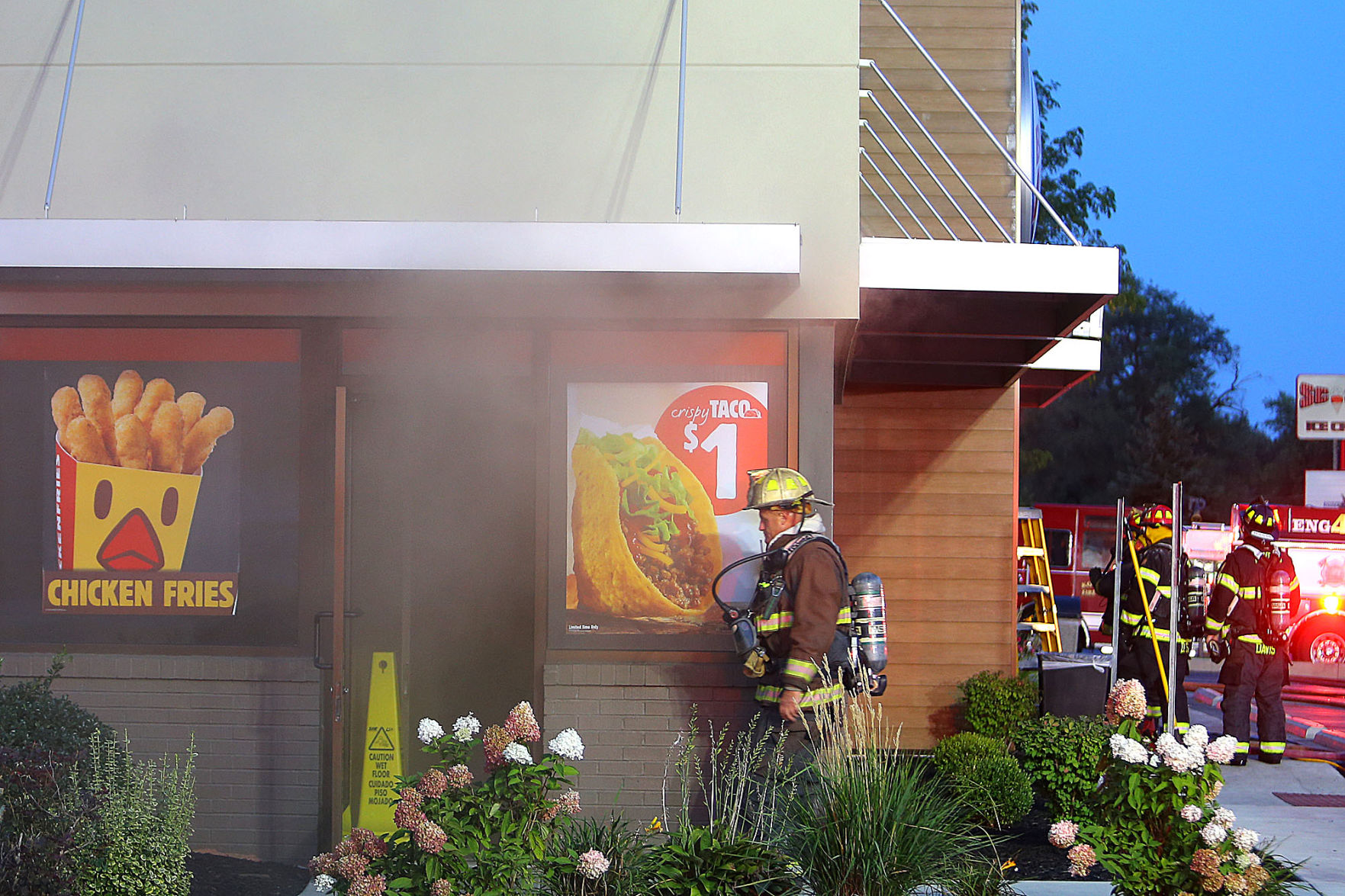 Burger King Fire 03.jpg